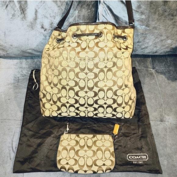 NWOT COACH BUNDLE SIGNATURE MONOGRAM SHOULDER BAG & MATCHING WRISTLET & DUSTBAG - Picture 4 of 14